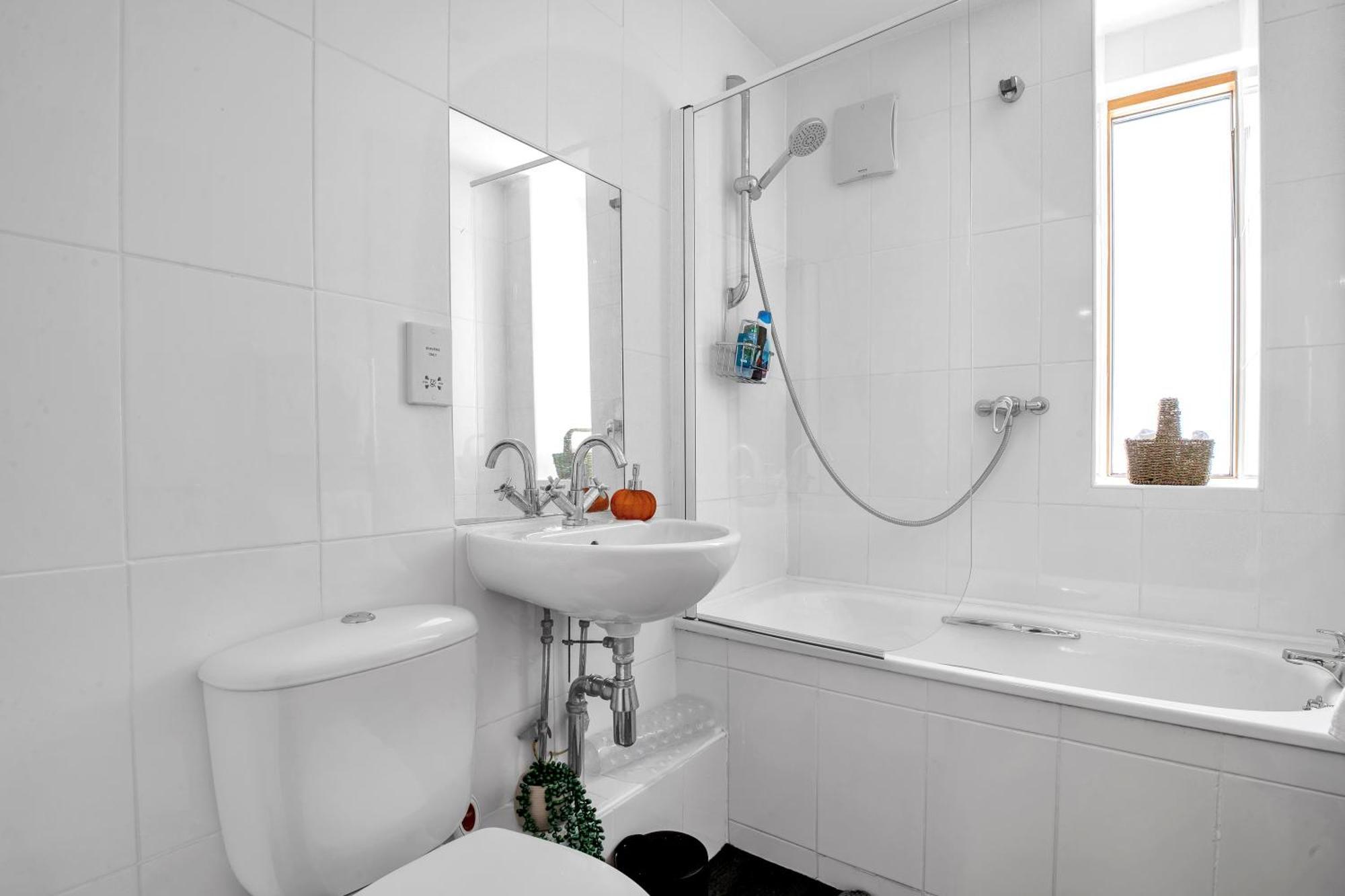 Luxury Waterfront Property With Free Parking Coventry Exterior foto