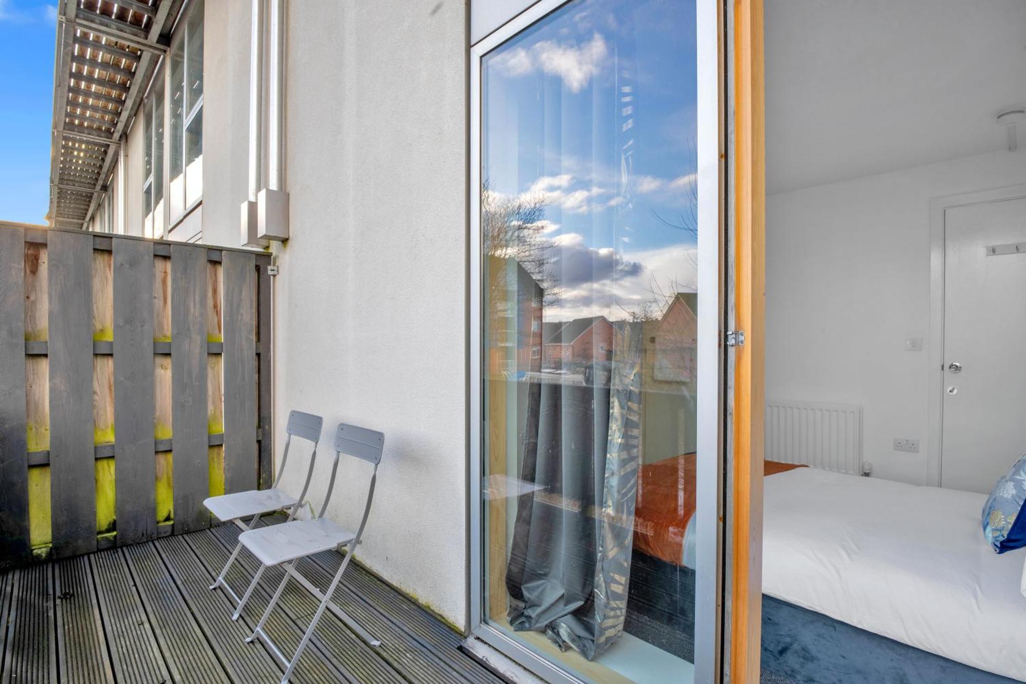 Luxury Waterfront Property With Free Parking Coventry Exterior foto